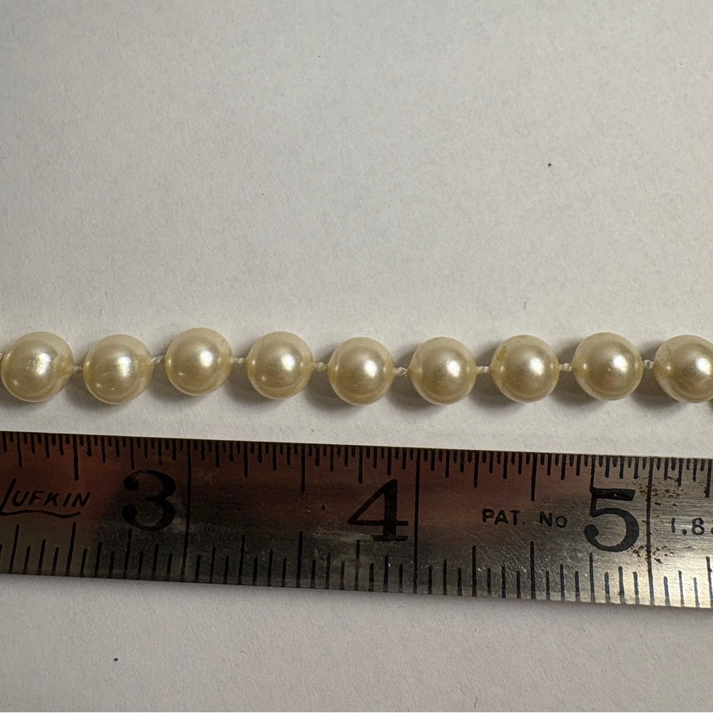 Vintage Pearl Look Bracelet with Gold Tone Clasp - Picture 4 of 6